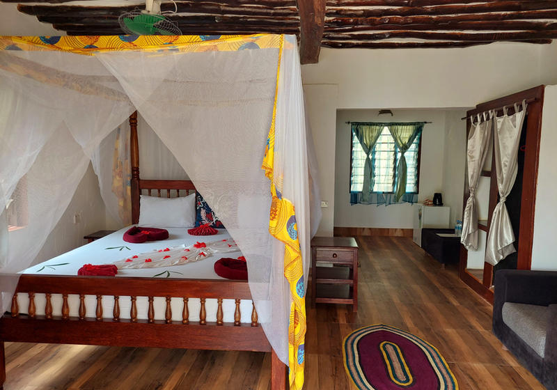 Room with four-poster bed